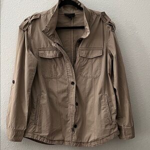 Woman’s  Utility Jacket in Taupe
Long sleeves, Front Zip & Button up.
SZ XL